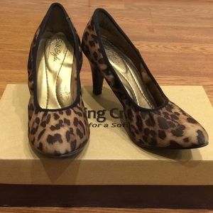 Leopard pumps
